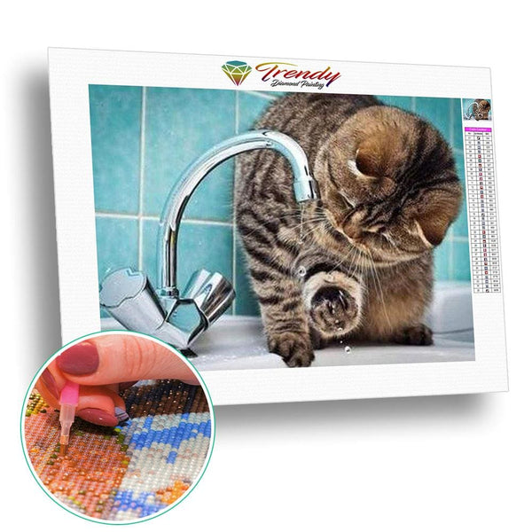 Chat jouant avec le robinet - modèle M002 | Broderie diamant kit - Animaux Chat Produit
