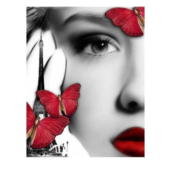 Contraste rouge sur ce visage dange | Diamond painting grand format - Animaux Papillon Portrait Produit