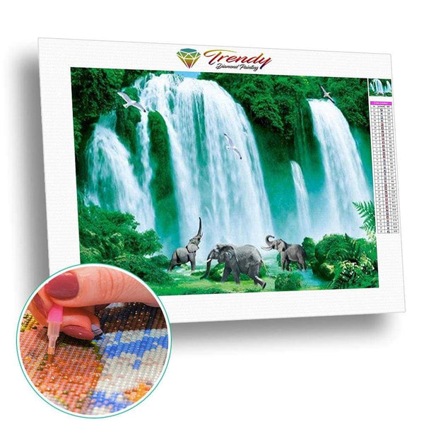 Joyeux éléphants devant une cascade | Kit de broderie de diamant - Produit