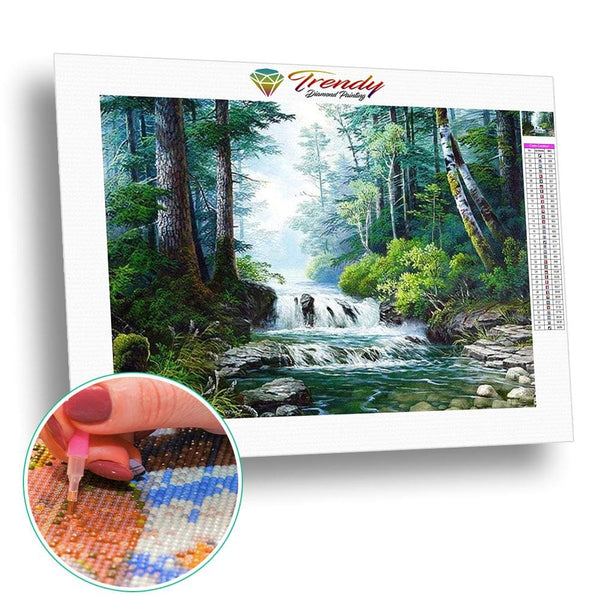 Petite chute deau en pleine forêt | Broderie diamant - En forêt Paysage Produit