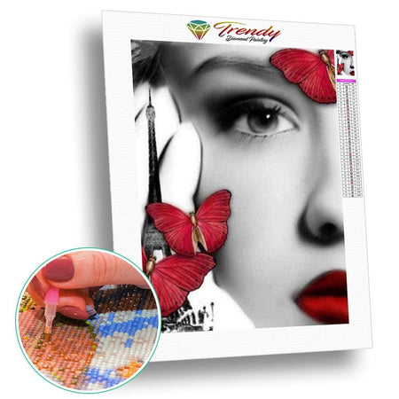 Contraste rouge sur ce visage dange | Diamond painting grand format - Animaux Papillon Portrait Produit
