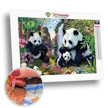 Puzzle 500 Pièces La famille de panda à la cascade